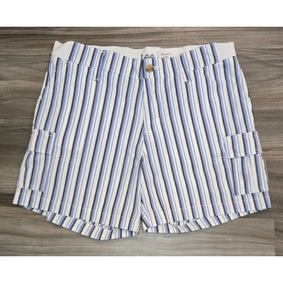 Lee Cargo Style Shorts Size 10, Midrise - Picture 1 of 5